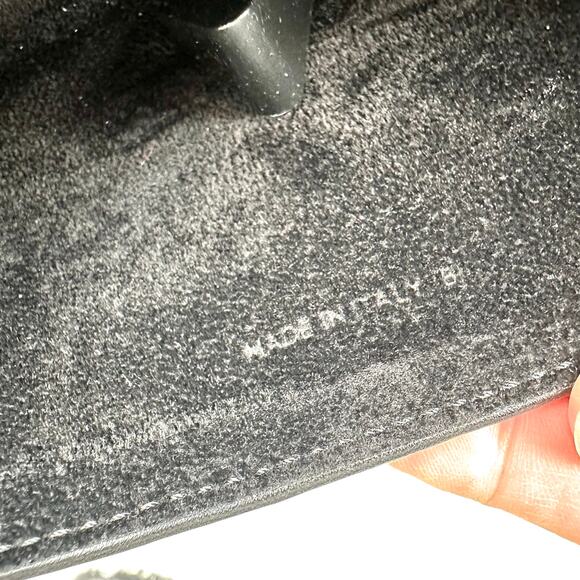 Chanel black leather Sunglass case crossbody bag with chain - Picture 11 of 16